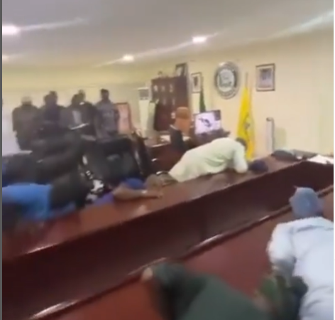 Ogun state LG chairmen prostrate to beg Governor Dapo Abiodun for forgiveness after one of them accused him of diverting local government funds