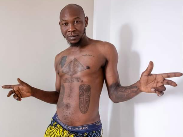 Seun Kuti slams Nigerians who idolize the gangster lifestyle and wear diamond chains as he reacts to claims he is “scared of Sam Larry” (video)