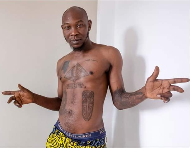 Seun Kuti slams Nigerians who idolize the gangster lifestyle and wear diamond chains as he reacts to claims he is “scared of Sam Larry” (video)