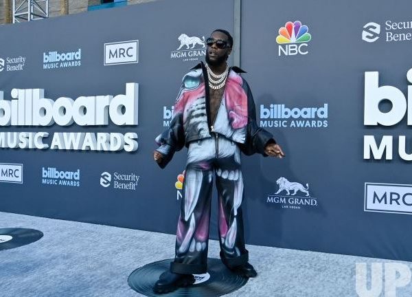 Burna Boy Becomes First Artist To Hit 1 billion Streams On Boomplay