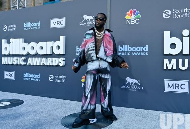 Burna Boy Becomes First Artist To Hit 1 billion Streams On Boomplay