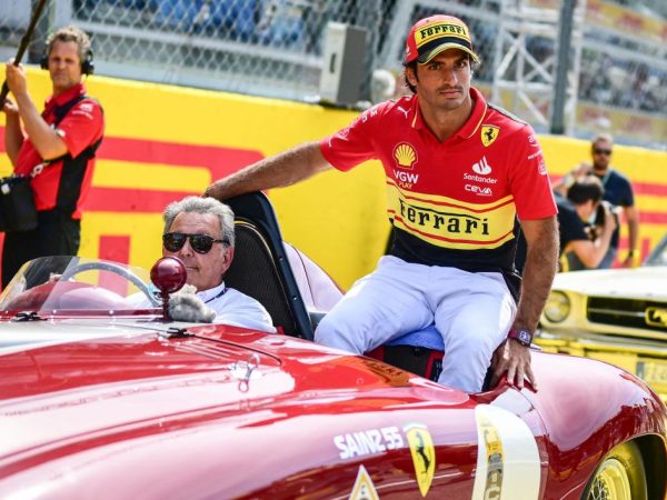 F1 driver Carlos Sainz chases down robbers who stole his $540K watch