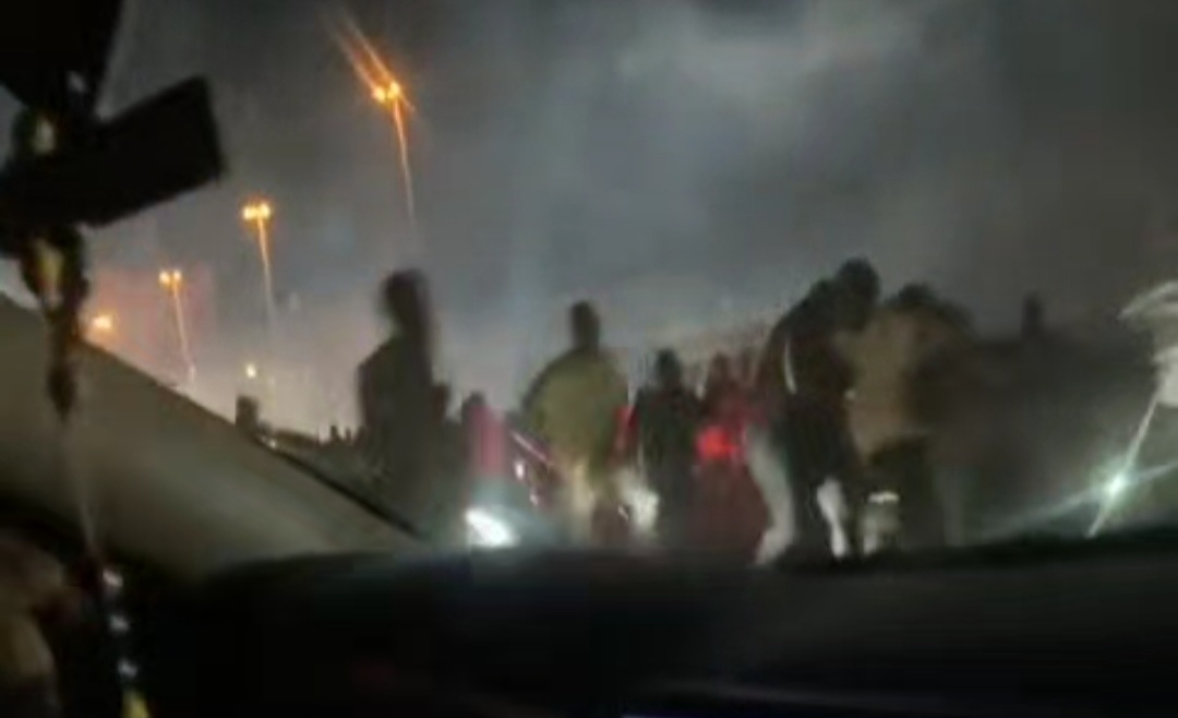 Scores take to their heels as police allegedly throw tear gas at mourners during Mohbad
