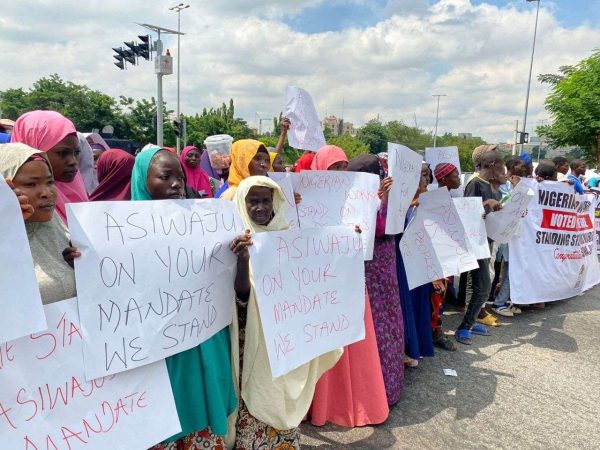 #PEPTJudgement: Group of women in support of President Tinubu spotted outside the presidential election tribunal (photos)