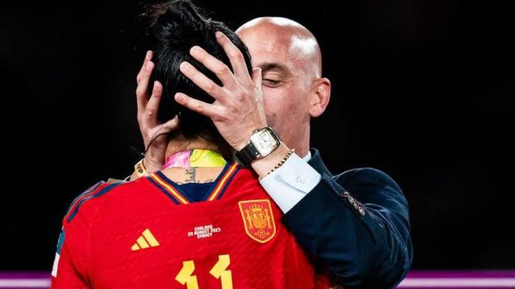 Kiss gate: England Women