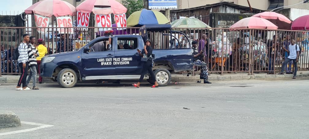 Police fires tear gas as UNILAG students protest hike in school fees (photos/videos)