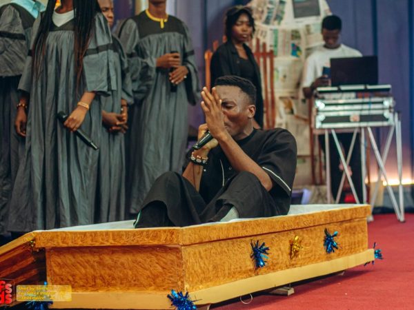 Nigerian gospel artiste causes a stir after arriving at church in a casket to preach about ”Death to self”