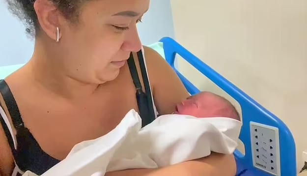 Woman steals newborn baby from sleeping mum in hospital and stuffs him into a bag