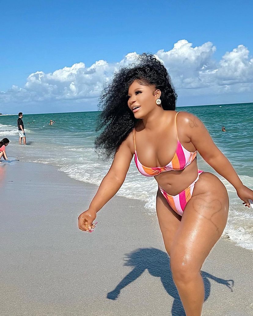 Destiny Etiko shares hot bikini photos