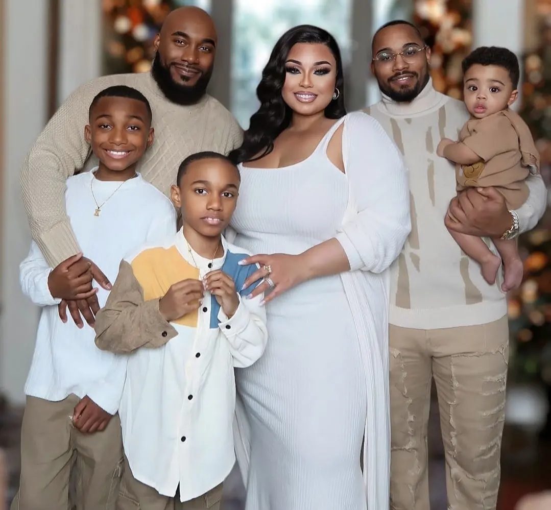 Woman in polyandrous relationship shows off her two husbands and their kids