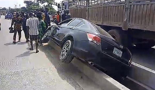 Driver fleeing LASTMA officials kills two road sweepers