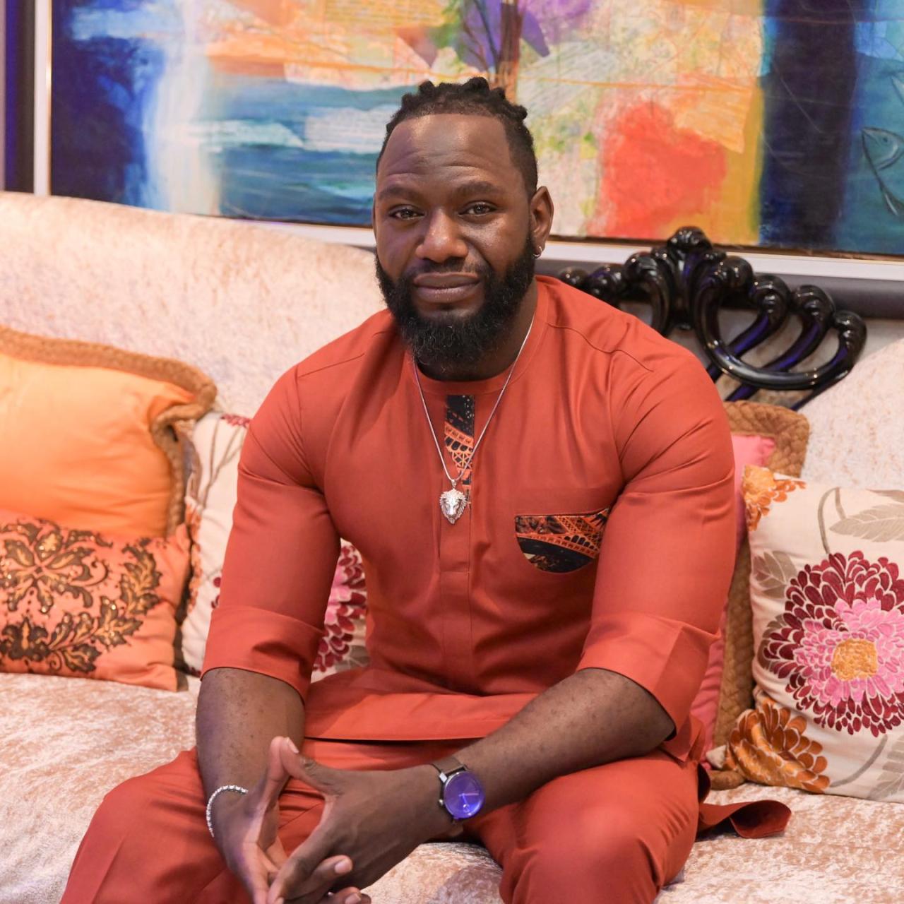 Pastor Jimmy Odukoya raises funds for members during service