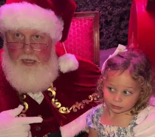 “If you don’t want to sit on my lap, you say no” Santa goes viral for affirming little’s girl’s boundaries (video)