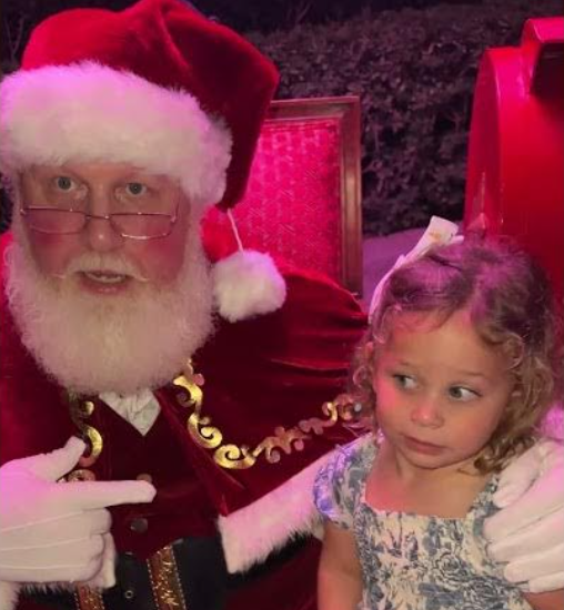 “If you don’t want to sit on my lap, you say no” Santa goes viral for affirming little’s girl’s boundaries (video)