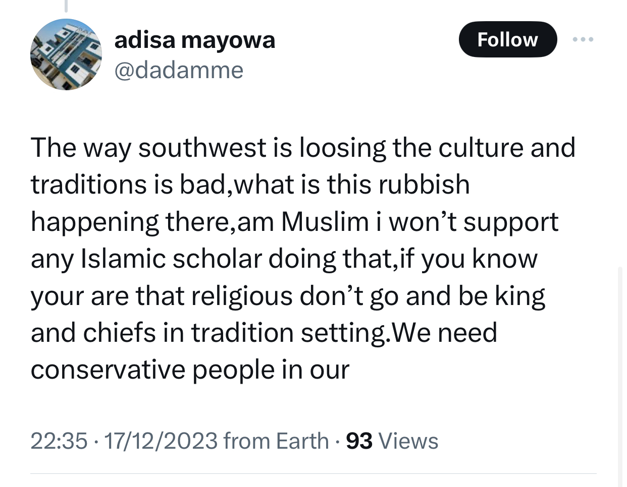 Nigerians react to photos of the Soun of Ogbomosho kneeling before Pastor Adeboye for prayers