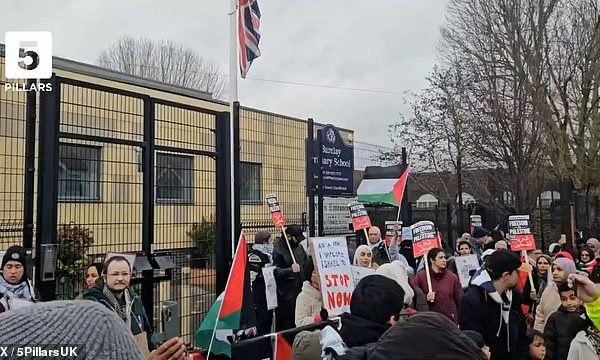 Police launch investigation into ‘bomb threats’ against primary school accused of Islamophobia after banning pupils from wearing pro-Palestine badges