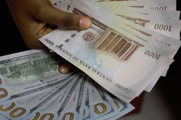 Naira exchanges at N1,370/$ in parallel market