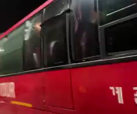 AFCON: Ghana national team bus attacked by angry fans after their elimination (video)