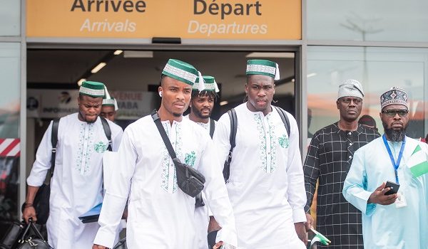 Super Eagles of Nigeria squad arrive in Côte d’Ivoire for 2023 AFCON (video)