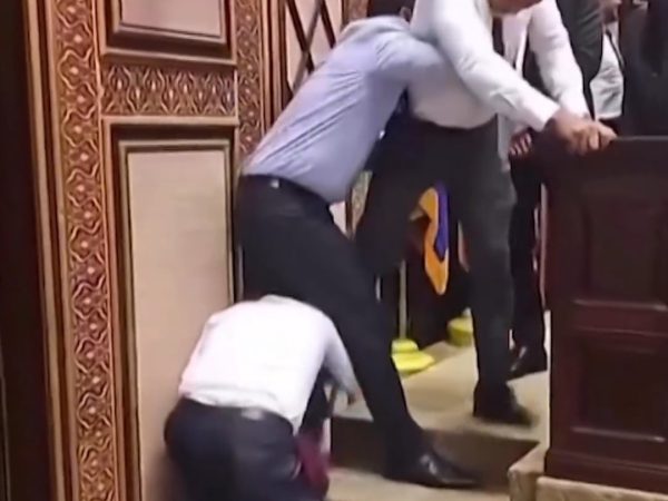 Chaos in Maldives parliament as lawmakers engage in physical fight (video)