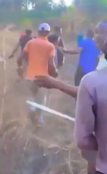 Imo residents apprehend three security officials accused of kidnapping and raping 15-year-old girl (video)