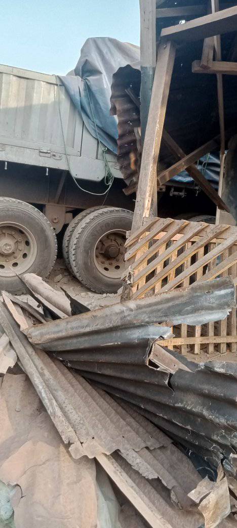 Many residents escape death as truck rams into houses in Oyo town