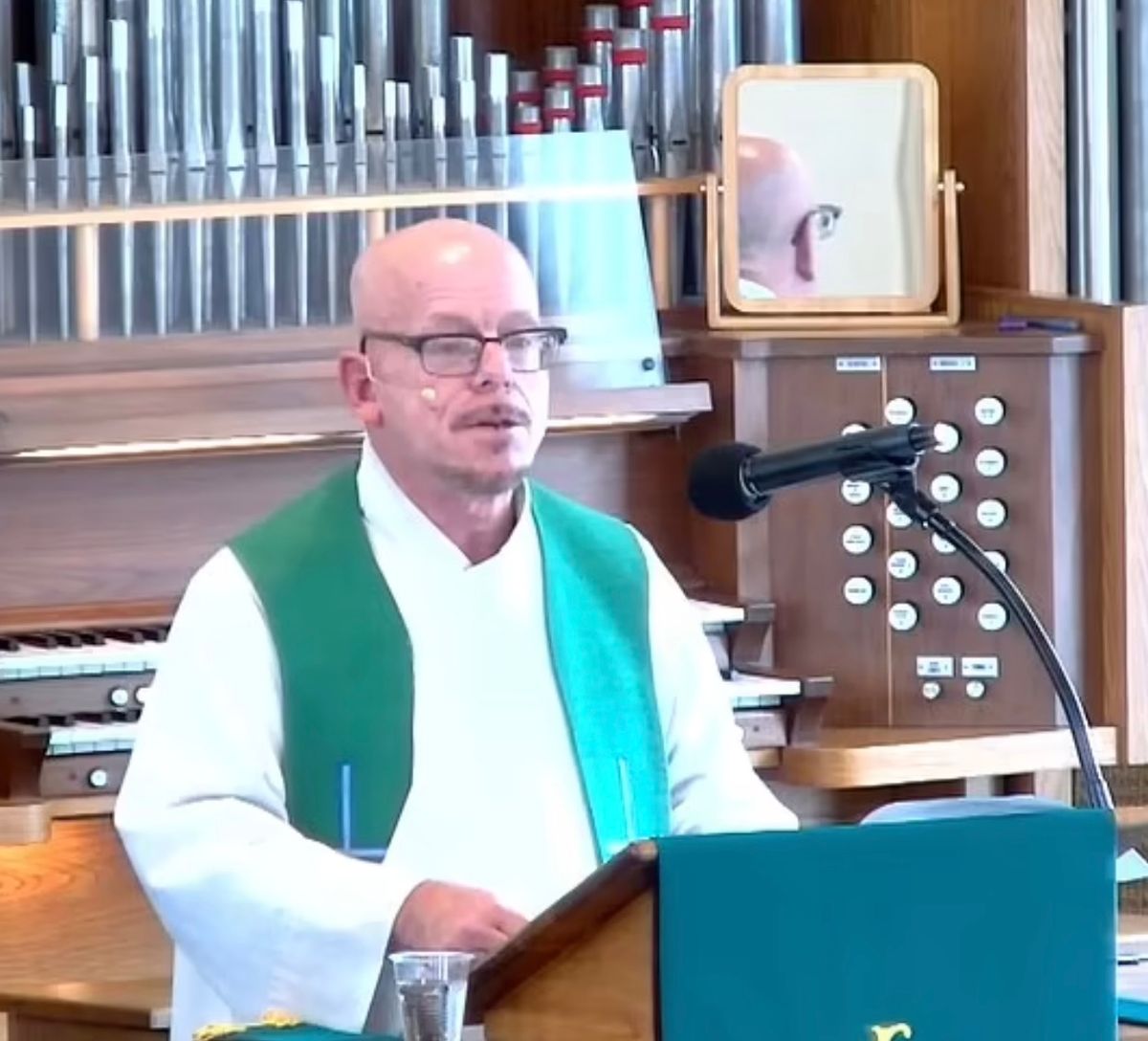 Pastor arrested on drug charges for ‘selling crystal meth in exchange for watching g@y couples have s3x’