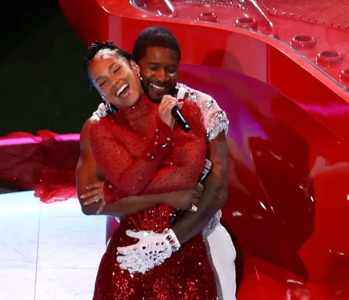 Swizz Beatz reacts to intimate performance between wife Alicia Keys and Usher at Superbowl