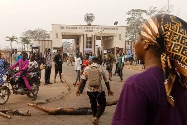 FUTA Students Stage Protest, Block Akure-Ilesa Road Over Rampant Robberies and Hardships