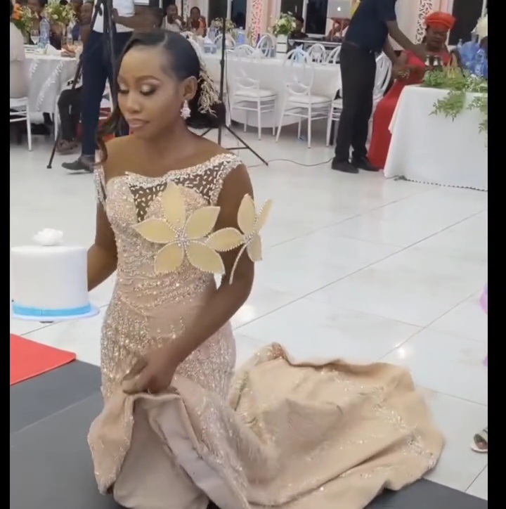 Bride crawls a distance to present cake to her in-laws in trending video
