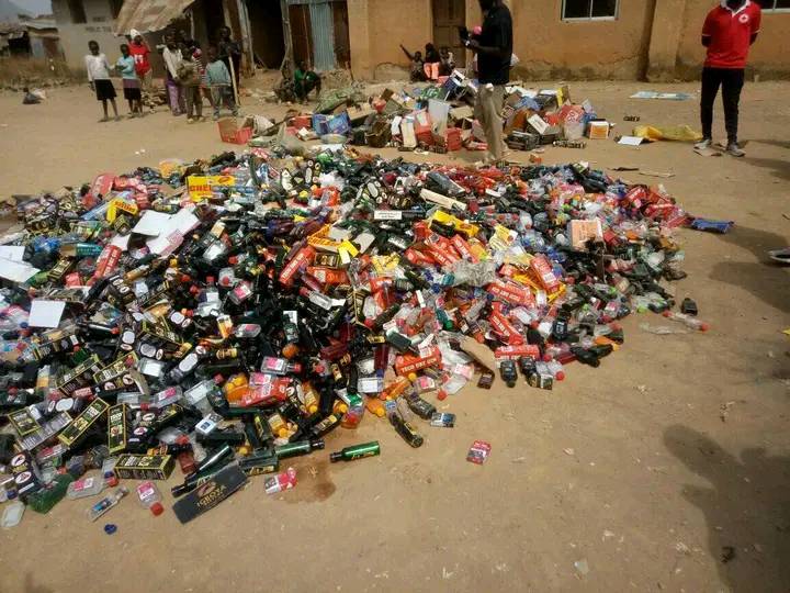 Angry Plateau women raid shops, seize and destroy alcoholic drinks making their husbands 