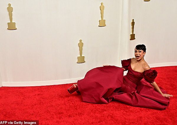 Oscars 2024: YouTuber Liza Koshy falls on the Oscars red carpet while struggling to walk in 8-inch platform heels