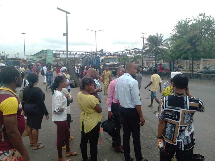 Residents stranded as fuel scarcity bites hard in Lagos (photos)