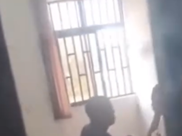 Alleged Uniport lecturer caught on camera s£xually harass!ng his student