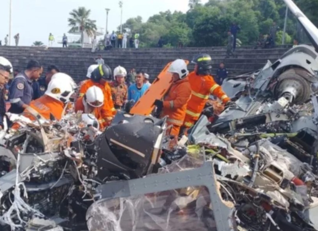 Many dead as two Navy helicopters collide mid-air in Malaysia (photos/video)