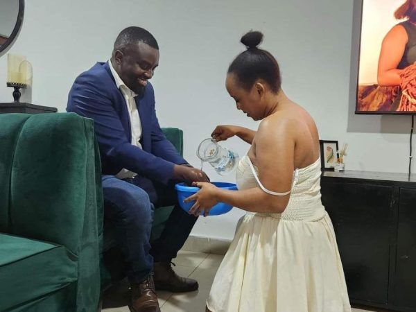 Nigerian lady shares photo of a “respectful and submissive woman”