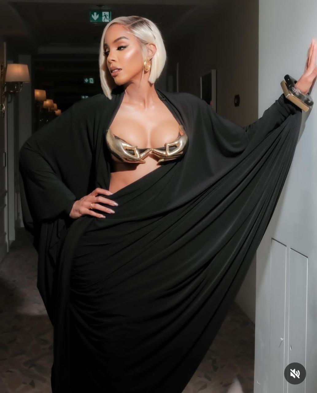 Kelly Rowland exposes cleavage and underboobs in revealing dress (photos)