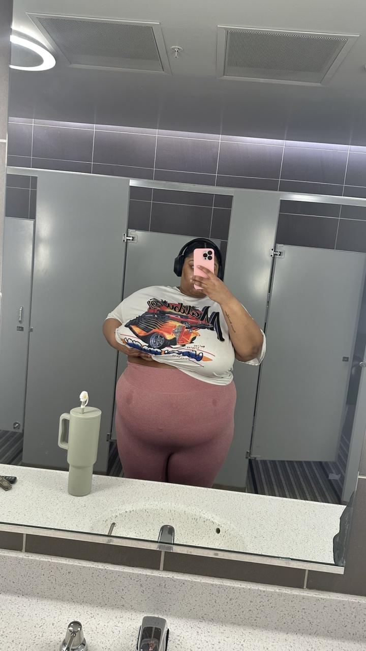 Woman shows off her stunning weight loss transformation