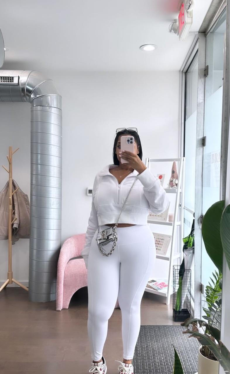 Woman shows off her stunning weight loss transformation