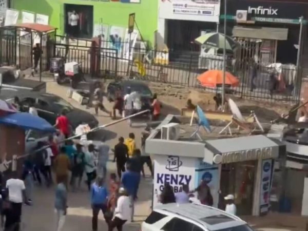 Chaos as miscreants beat up soldiers in Abuja market