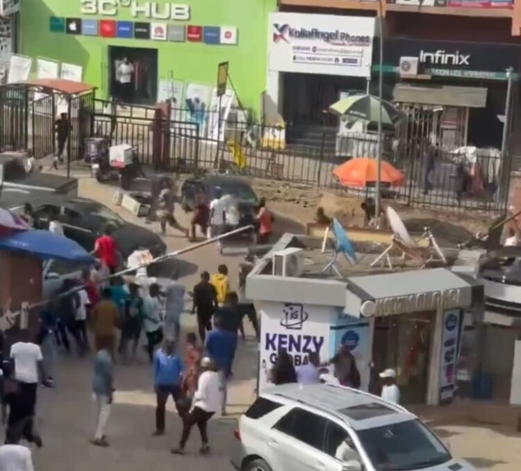 Chaos as miscreants beat up soldiers in Abuja market