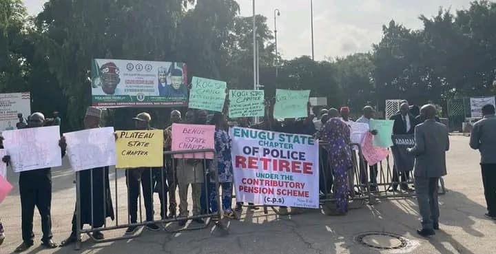 Retired Police Officers stage protest over unpaid pensions (photos)