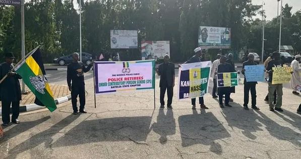 Retired Police Officers stage protest over unpaid pensions (photos)