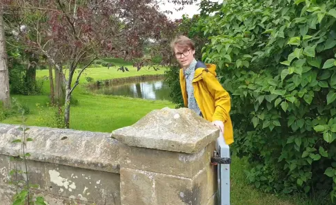 Protester breaks into UK Prime Minister Rishi Sunak?s garden and poops in his duck pond