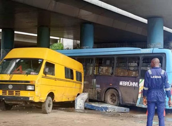 19 injured as BRT bus and danfo collides in Lagos