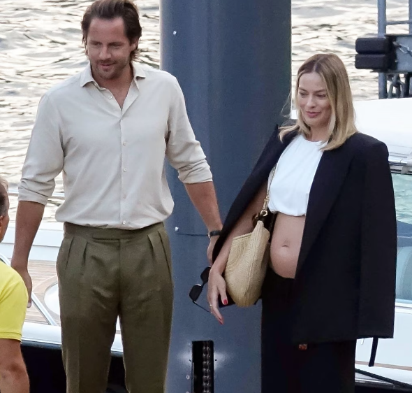 Barbie Star, Margot Robbie pregnant with first child as she debuts baby bump