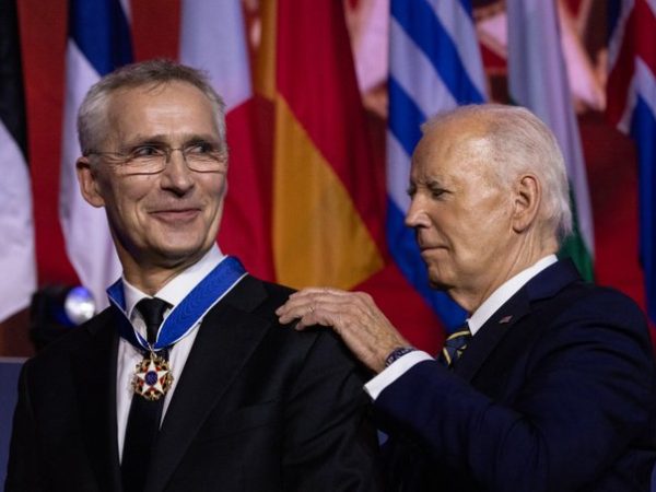 Biden surprises NATO Secretary General Jens Stoltenberg with the Presidential Medal of Freedom after 10 years of service (video)