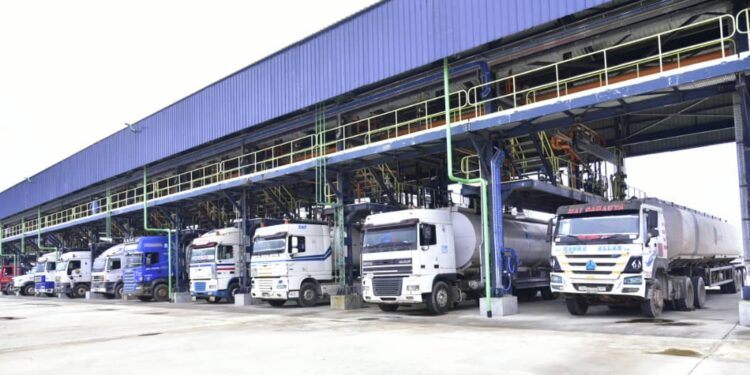 Petrol hike: Consumers struggle as Dangote Refinery, marketers clash over fuel supply, pricing 