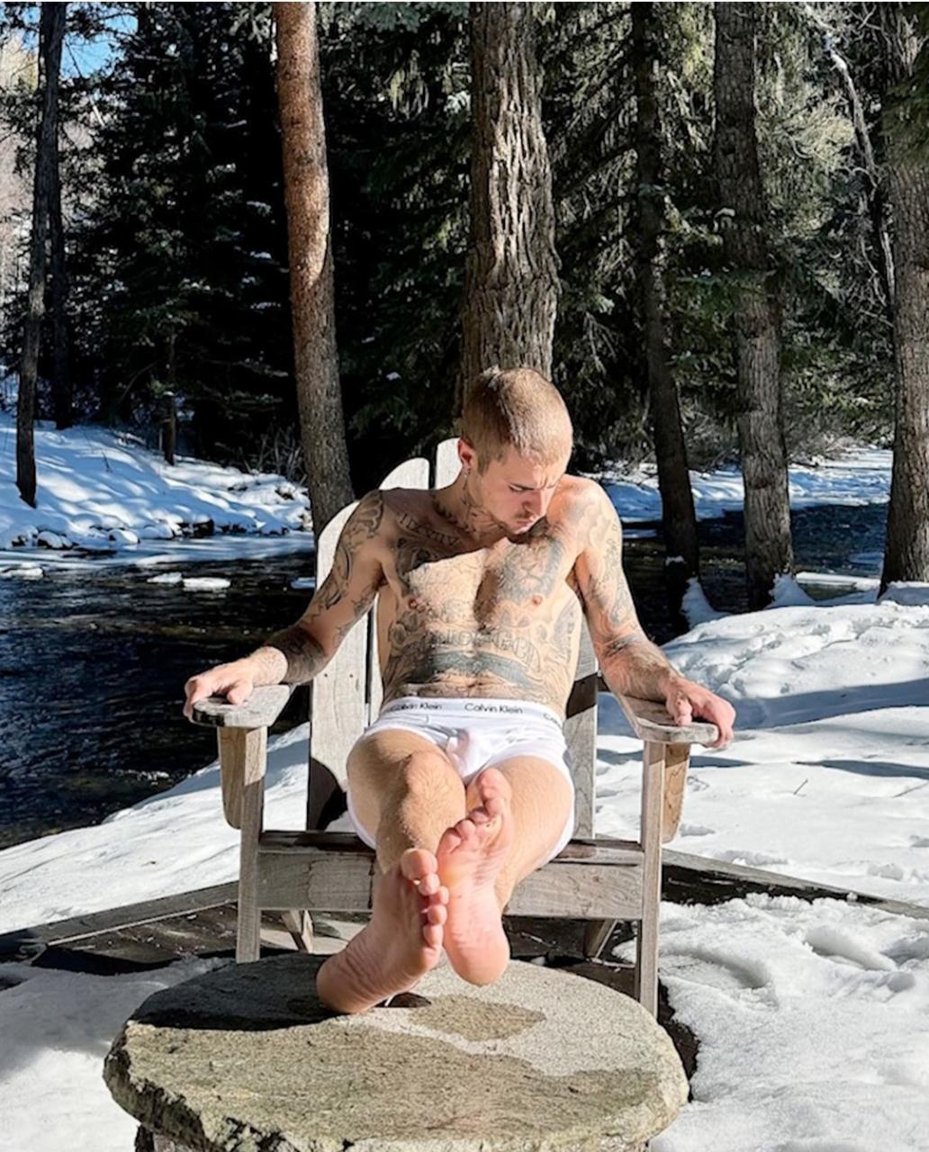 Justin Bieber str!ps down to his underw�ar in freezing weather for thirst trap photo
