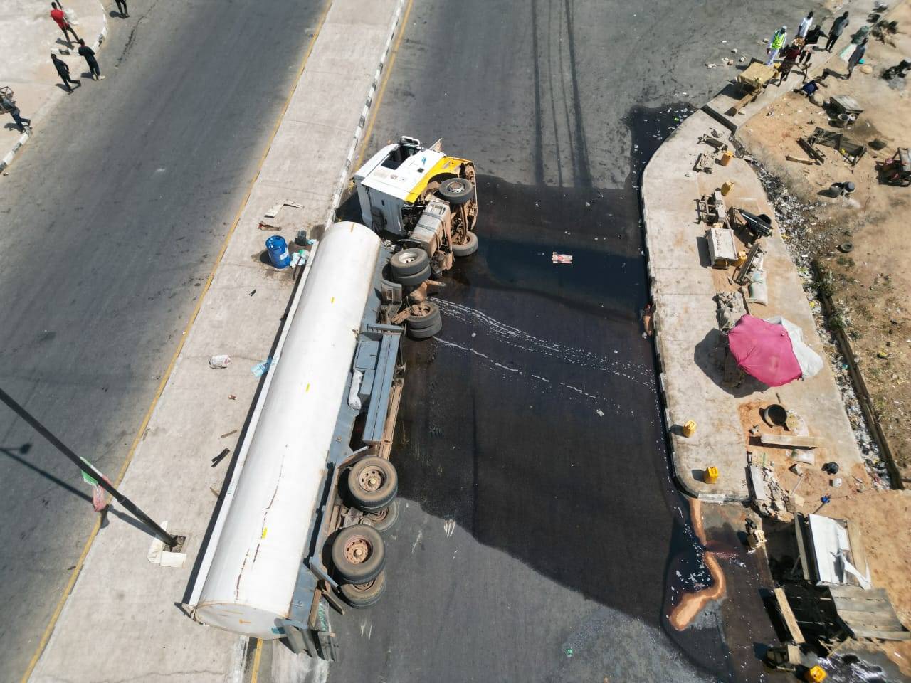 Residents scoop fuel as another tanker falls in Taraba (video)